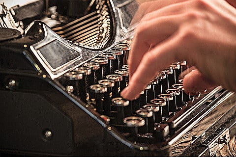 Hands on Typewriter Keyboard 480w